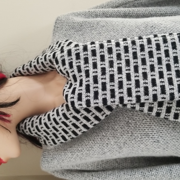 Sweater poncho jacket with scarf - Picture 2 of 10